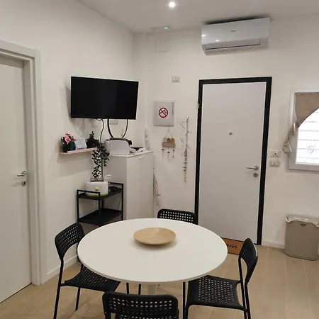 Lc House * Bari